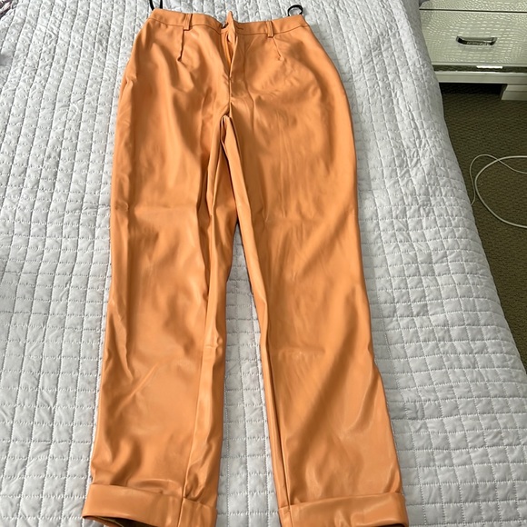 Missguided peach faux leather hemmed pants - Picture 4 of 5